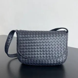 Women's BV Veneto Lambskin 10.2 in Crossbody Bag 843836
