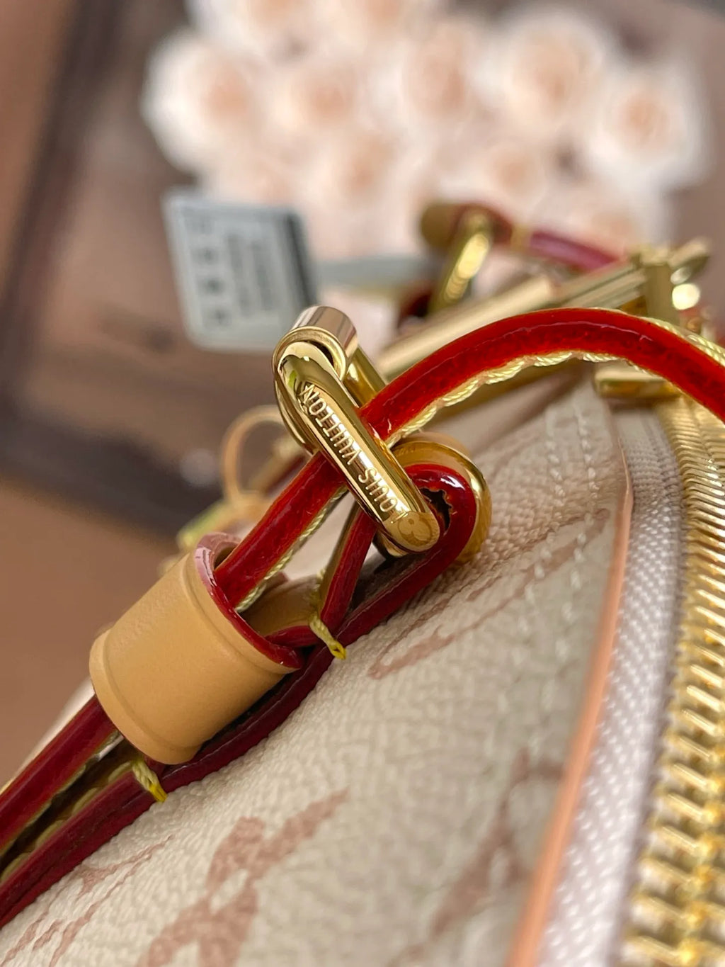 Alma 11.4 in Handbag 838930