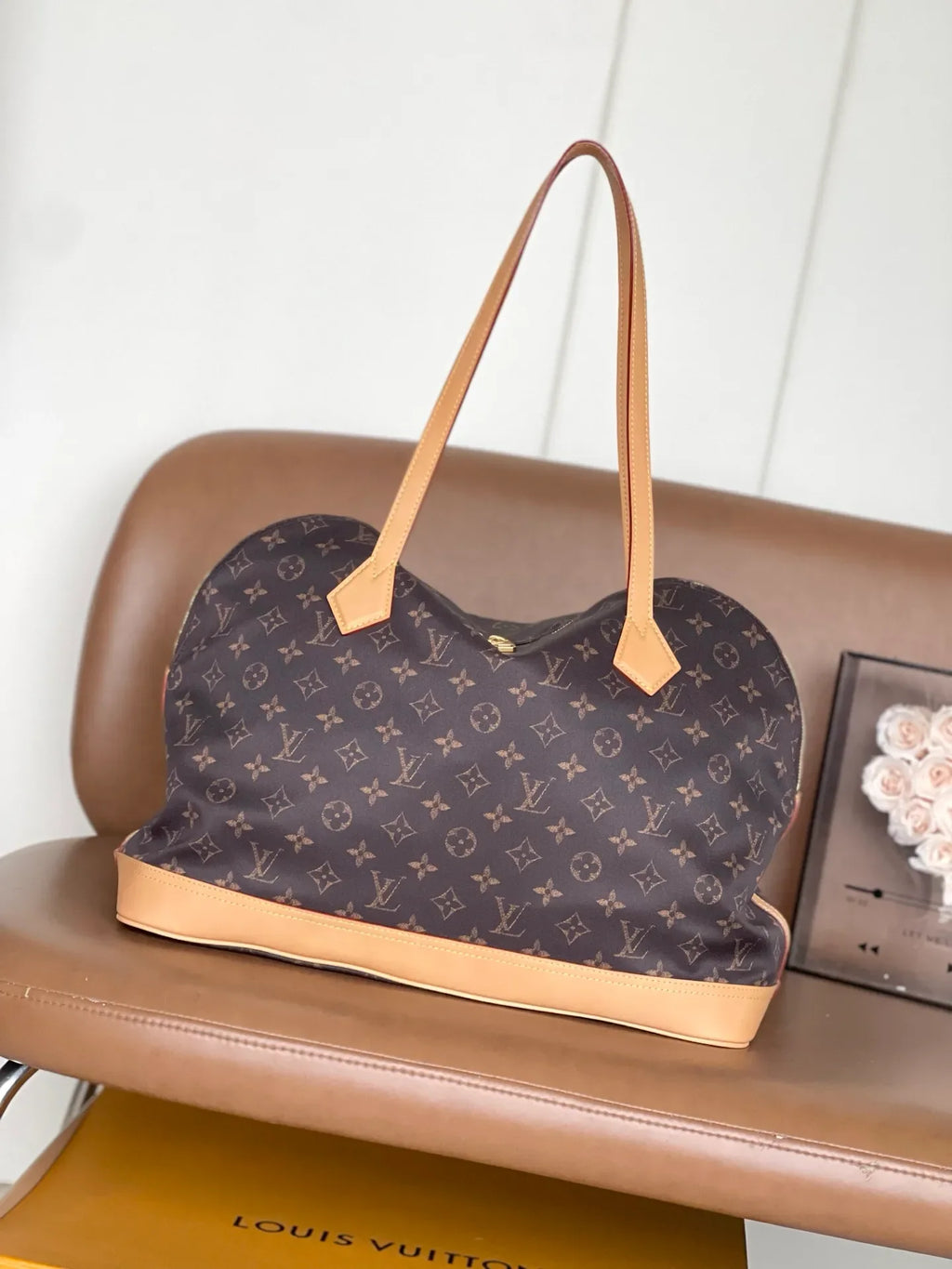 Alma Shoulder 14.2 in Medium Handbag M2A509