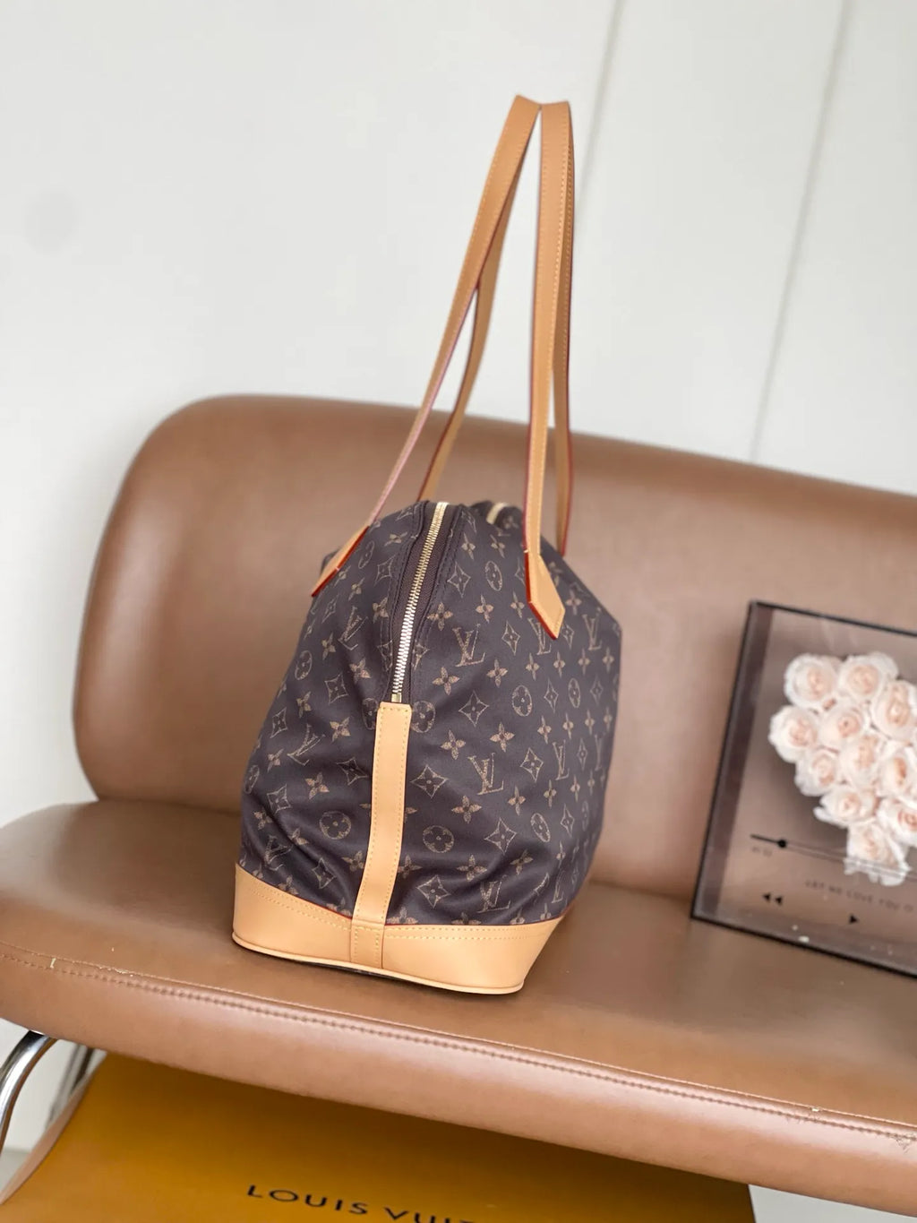 Alma Shoulder 14.2 in Medium Handbag M2A509