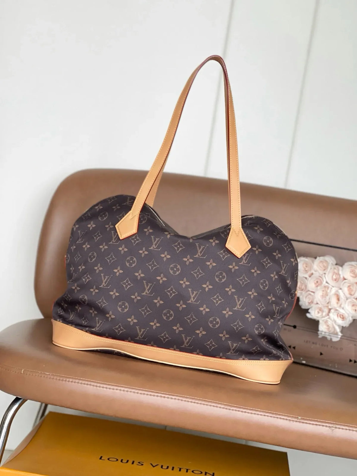 Alma Shoulder 14.2 in Medium Handbag M2A509