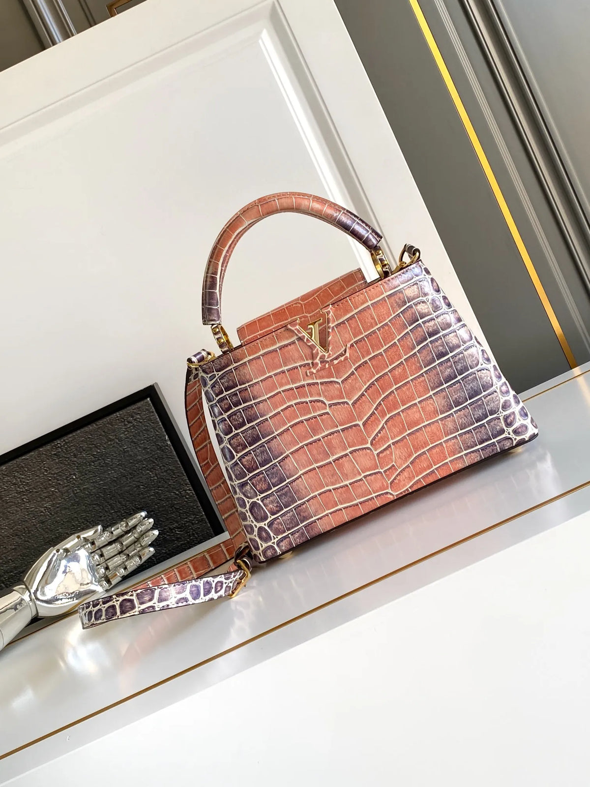 Amber 10.6 in Handbag M92173