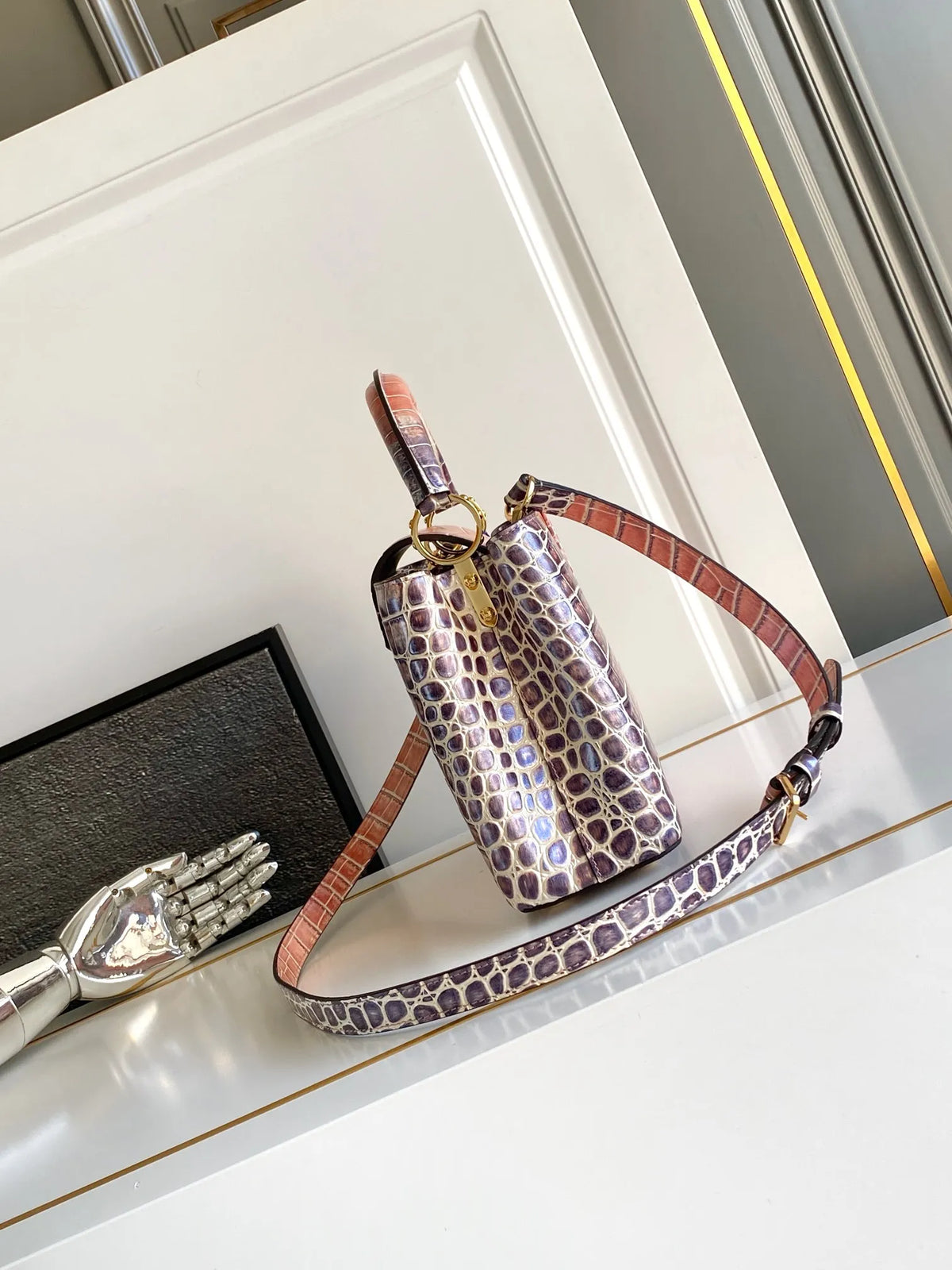 Amber 10.6 in Handbag M92173