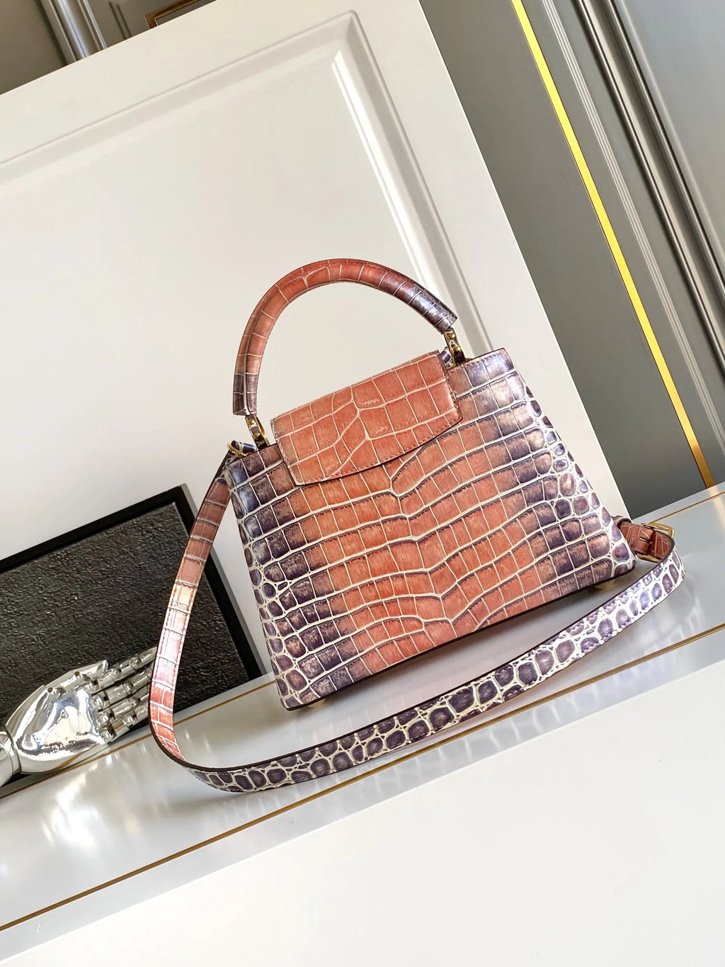 Amber 10.6 in Handbag M92173