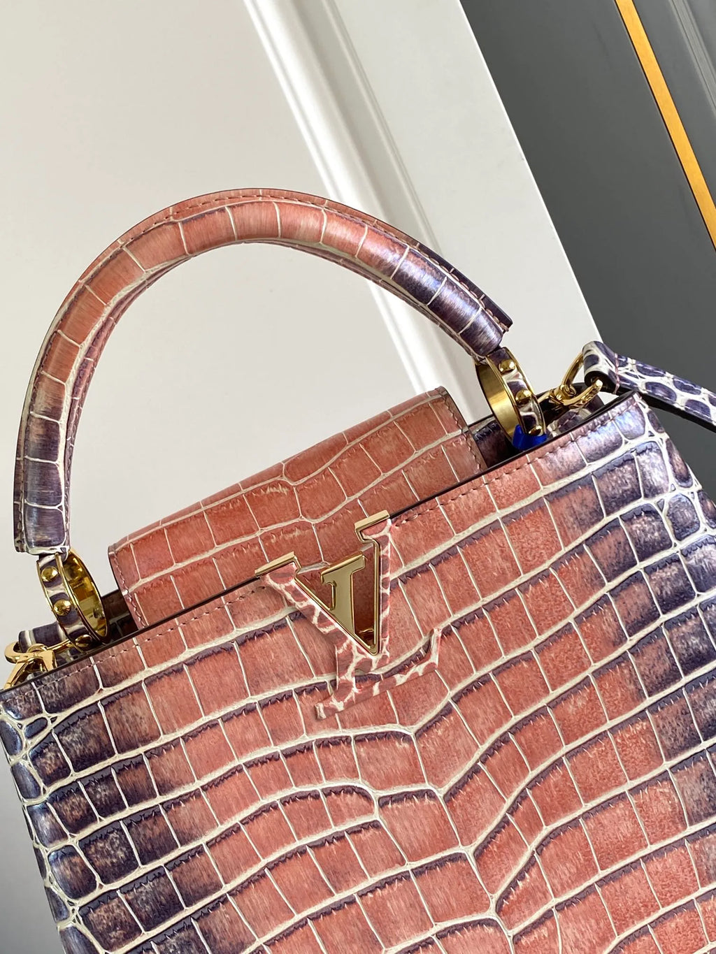 Amber 10.6 in Handbag M92173