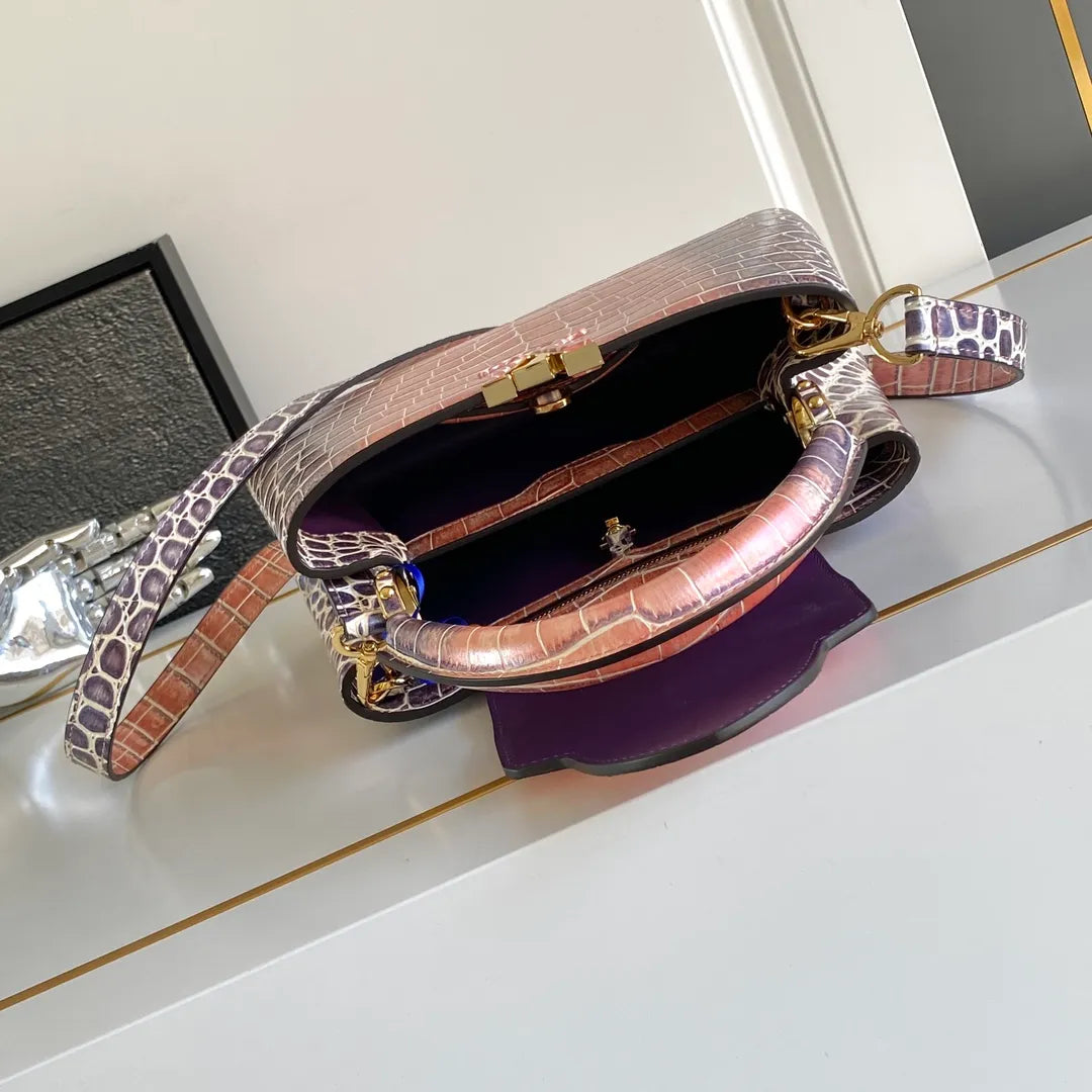 Amber 10.6 in Handbag M92173