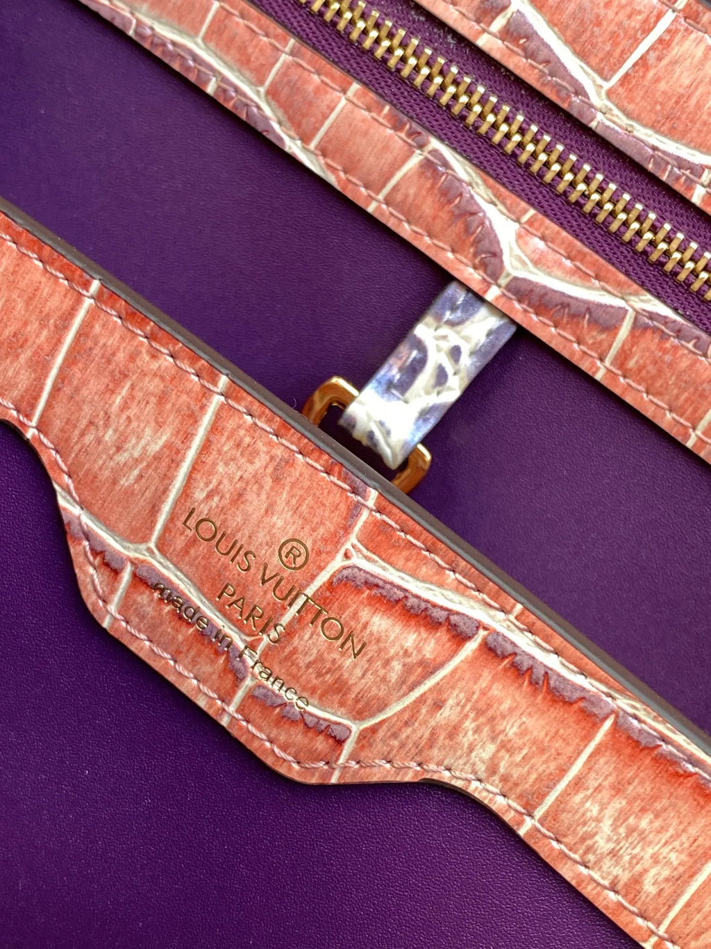 Amber 10.6 in Handbag M92173