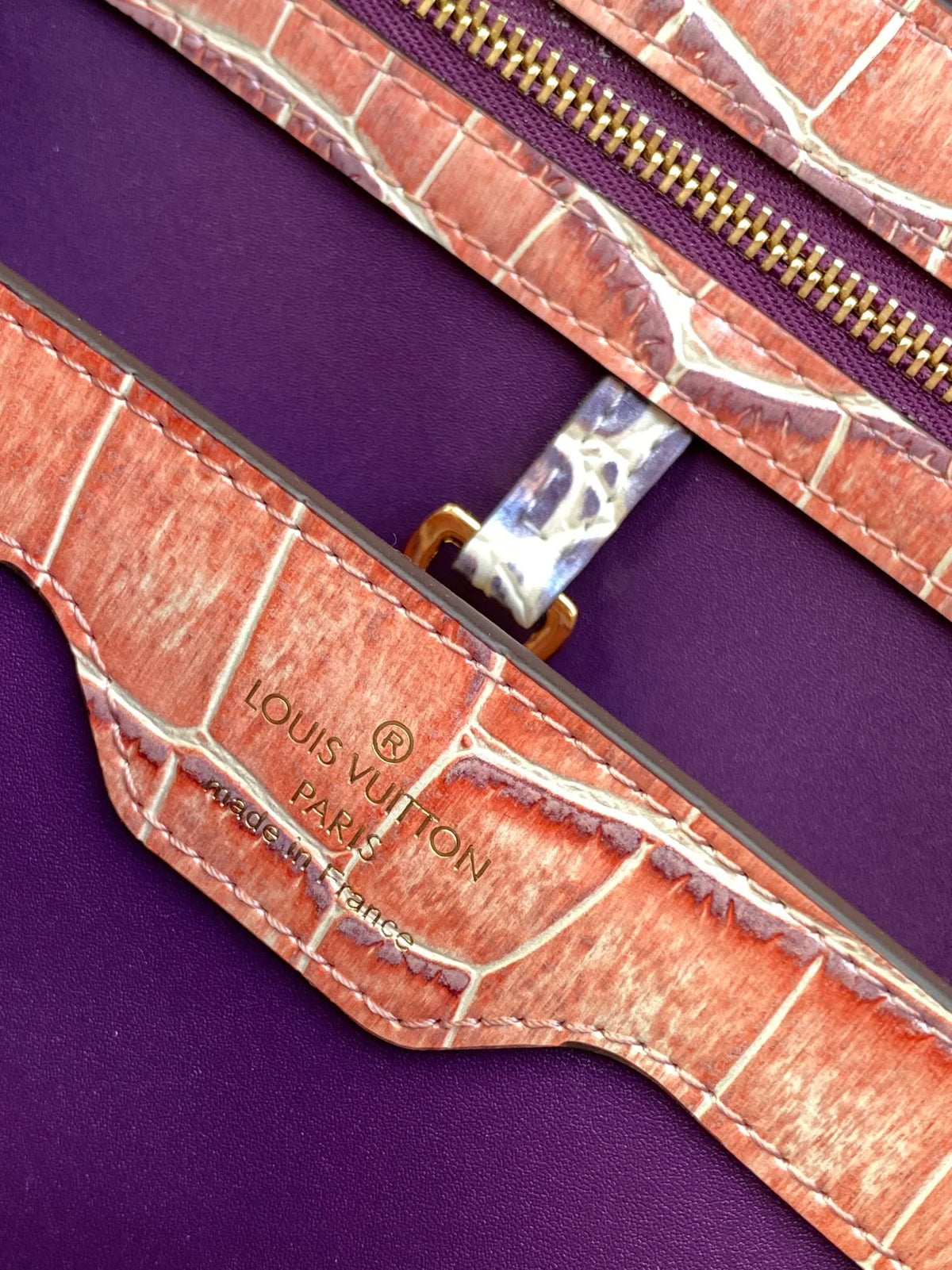 Amber 10.6 in Handbag M92173