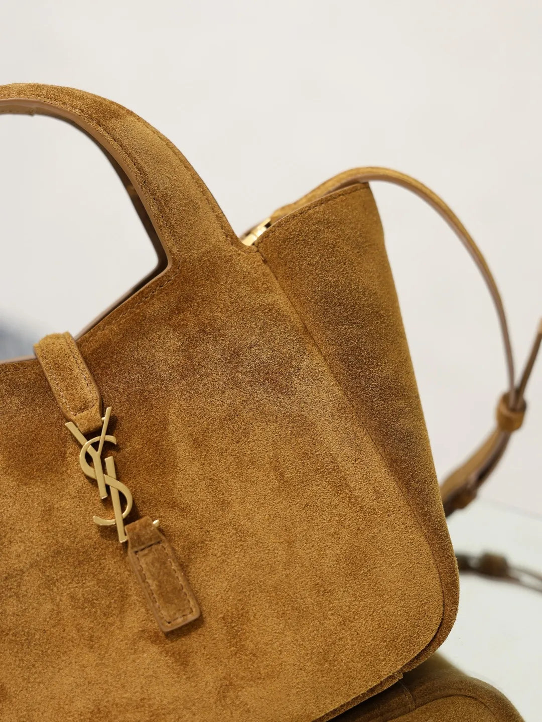 Bea 7.1 in Leather Tote Bag 872469
