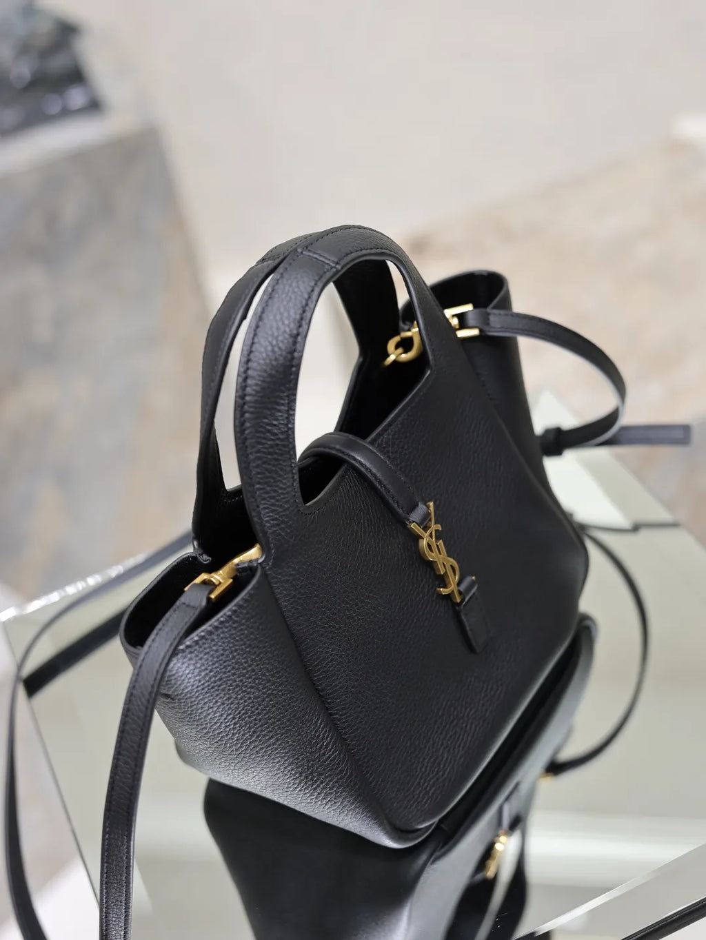 Bea 7.1 in Leather Tote Bag 872469
