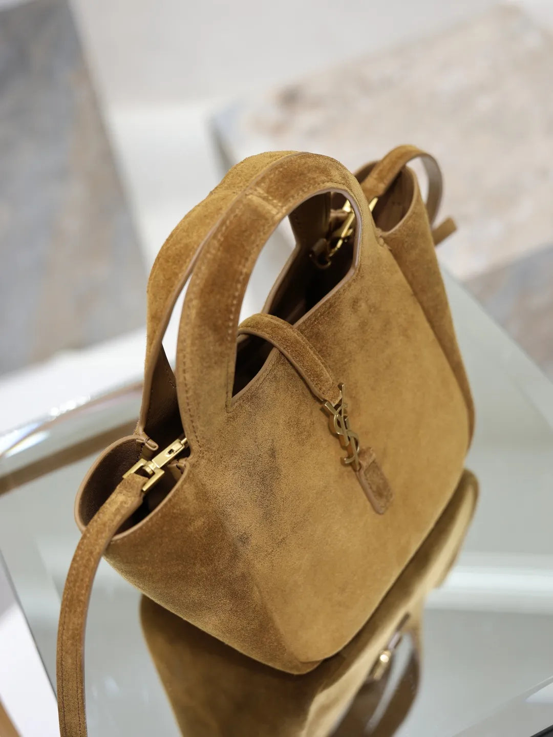 Bea 7.1 in Leather Tote Bag 872469