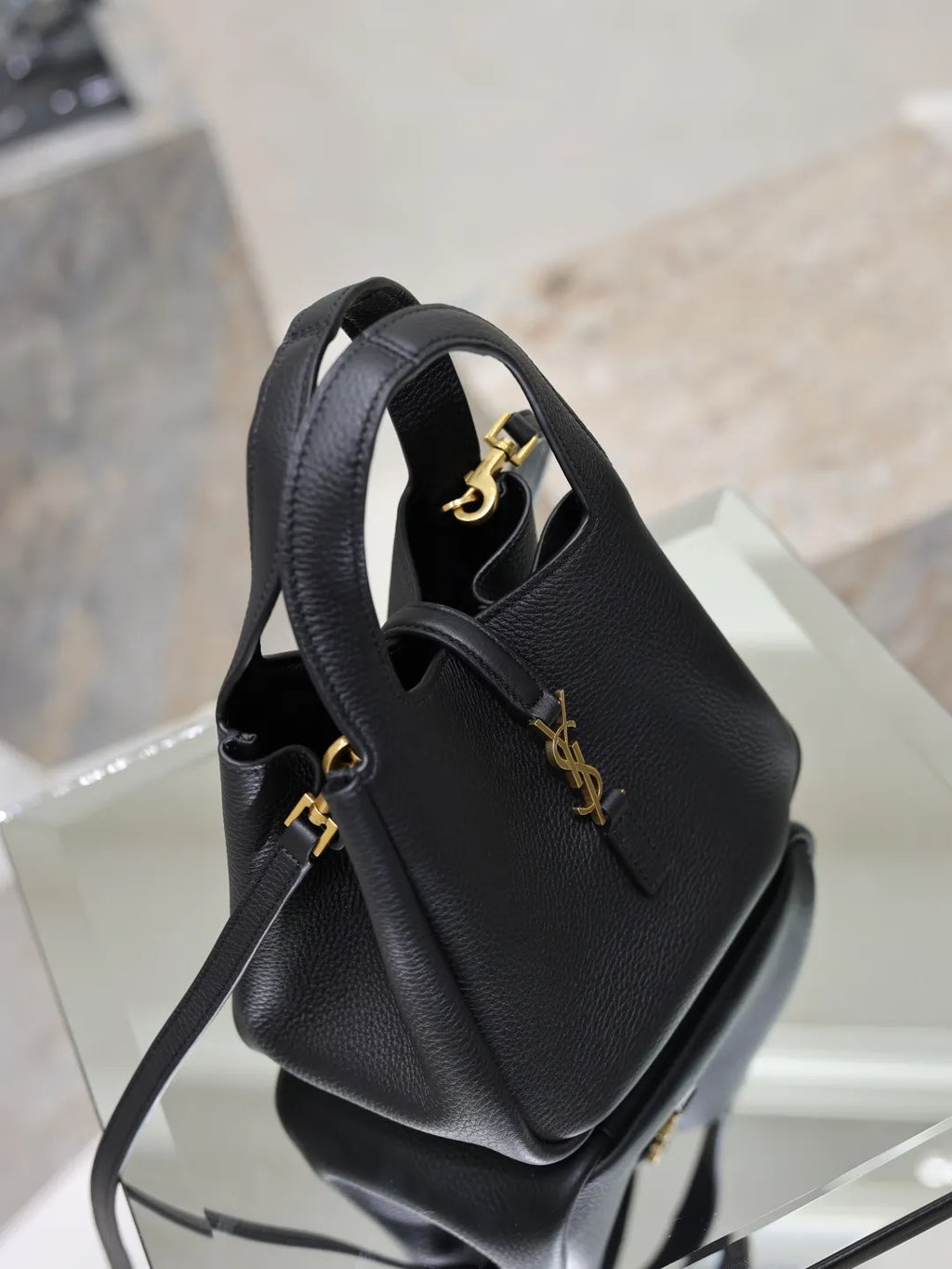 Bea 7.1 in Leather Tote Bag 872469