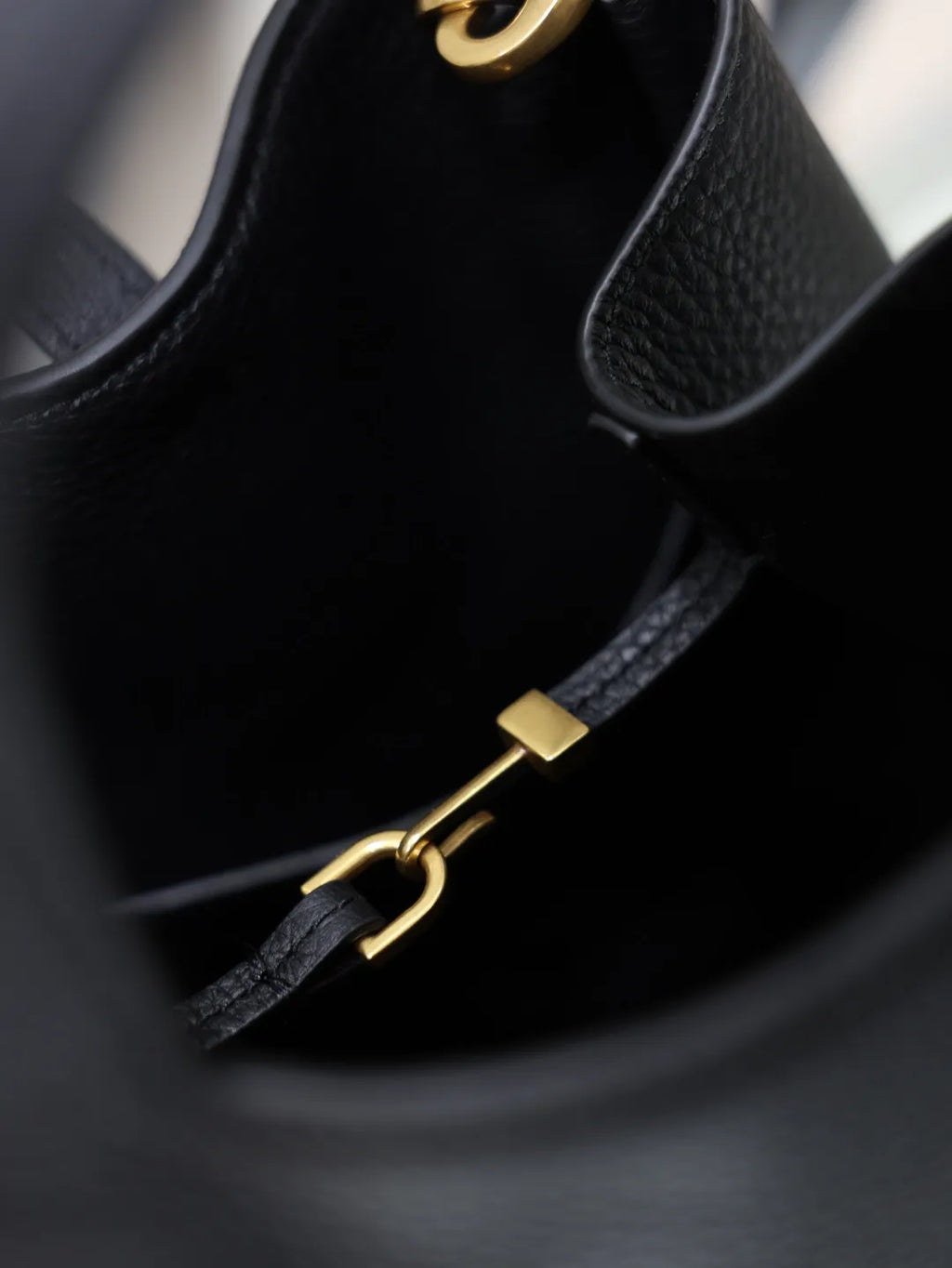 Bea 7.1 in Leather Tote Bag 872469