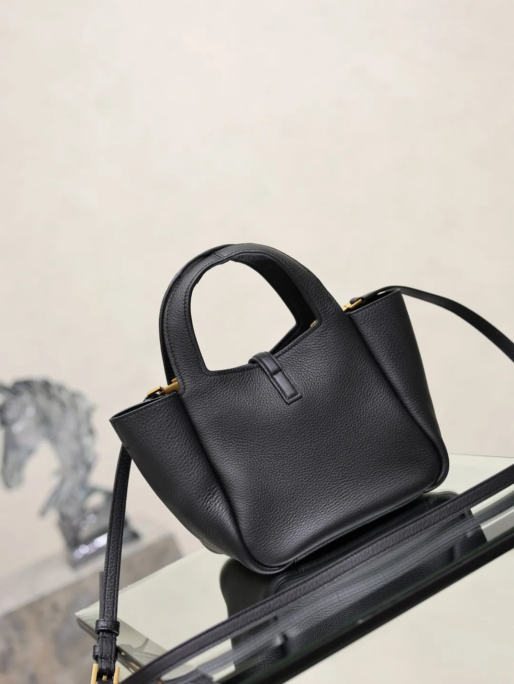 Bea 7.1 in Leather Tote Bag 872469