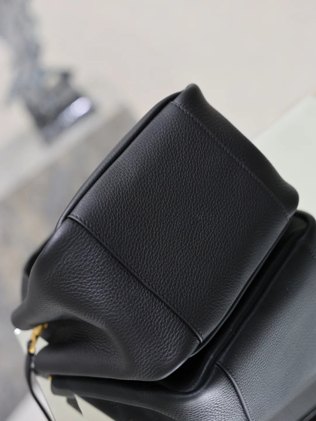 Bea 7.1 in Leather Tote Bag 872469