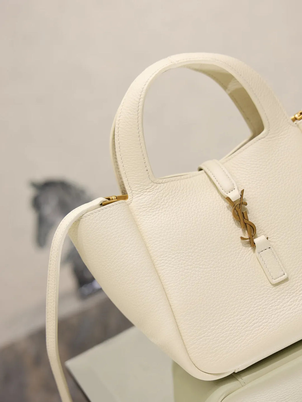 Bea Small 7.1 in Leather Tote Bag 872469