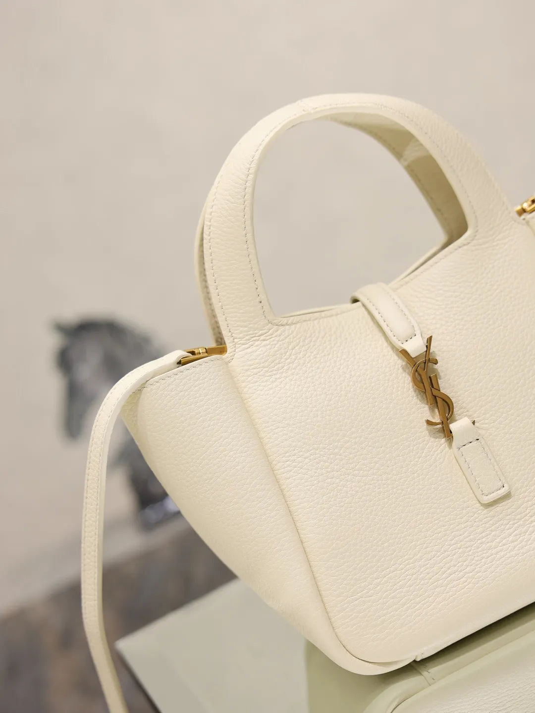 Bea Small 7.1 in Leather Tote Bag 872469