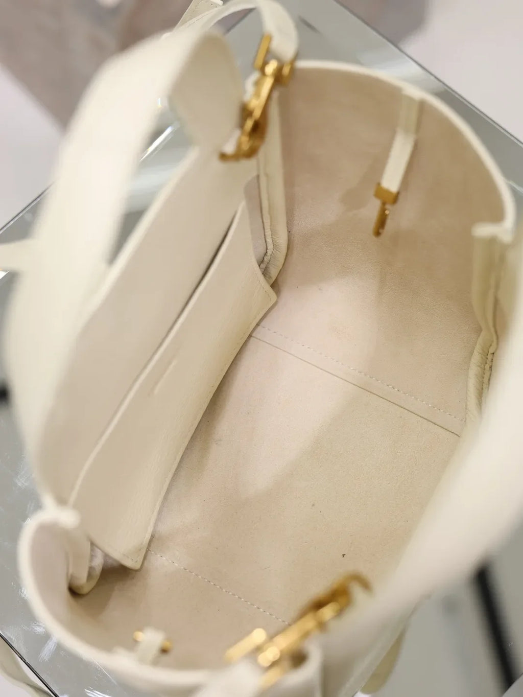 Bea Small 7.1 in Leather Tote Bag 872469