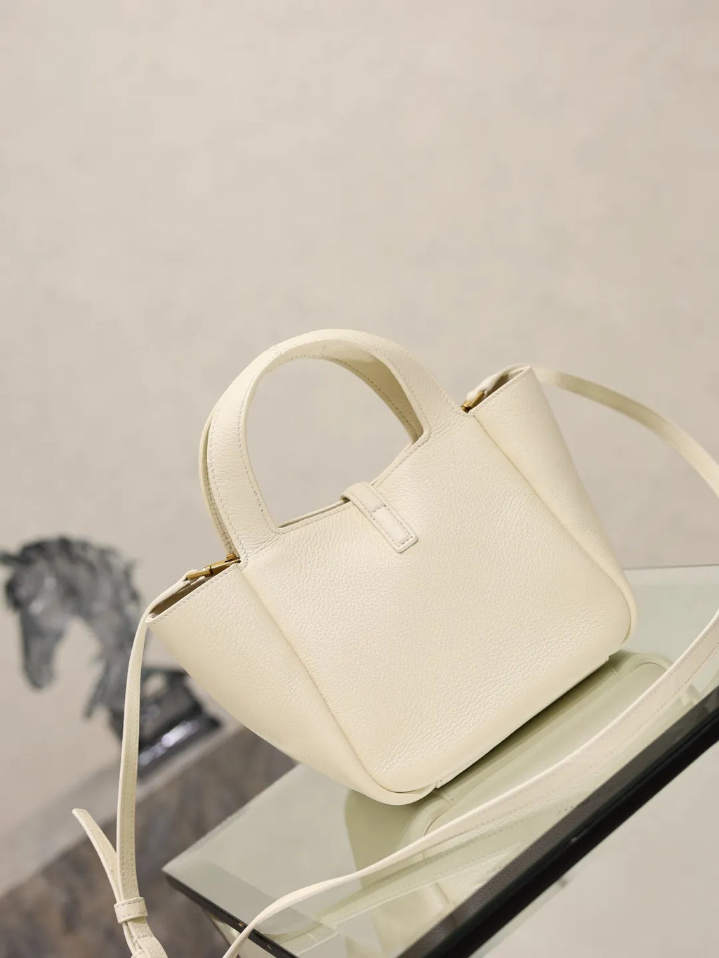 Bea Small 7.1 in Leather Tote Bag 872469
