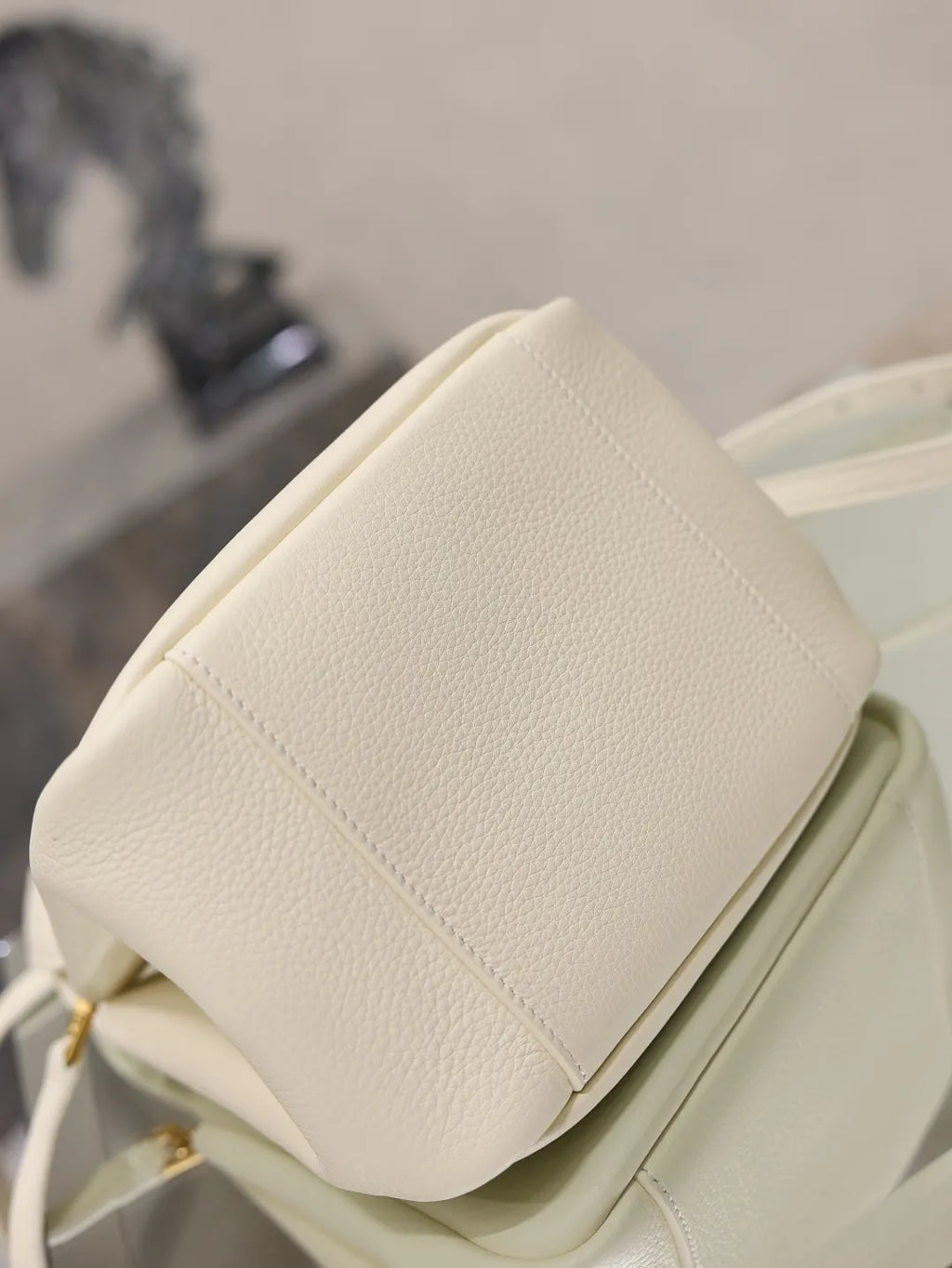 Bea Small 7.1 in Leather Tote Bag 872469