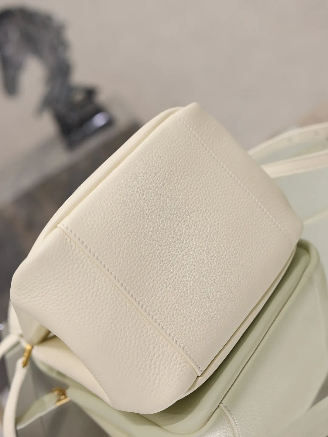 Bea Small 7.1 in Leather Tote Bag 872469
