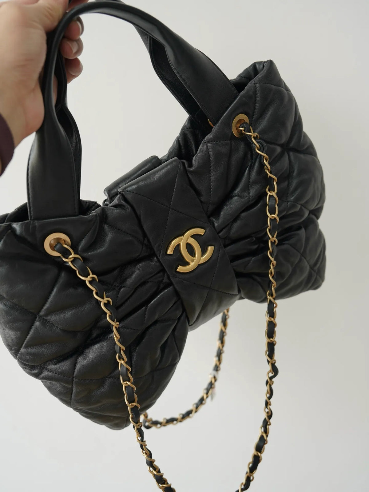 Bodin.joyeux 25K Medium Sheepskin Bow Handbag