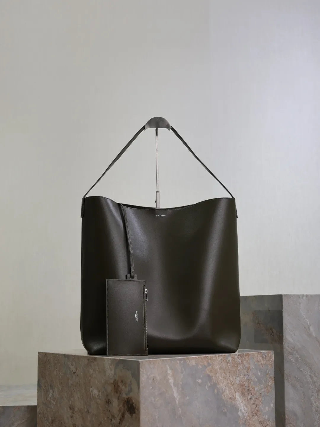 Bold 14.6 in Hobo Bag 819623