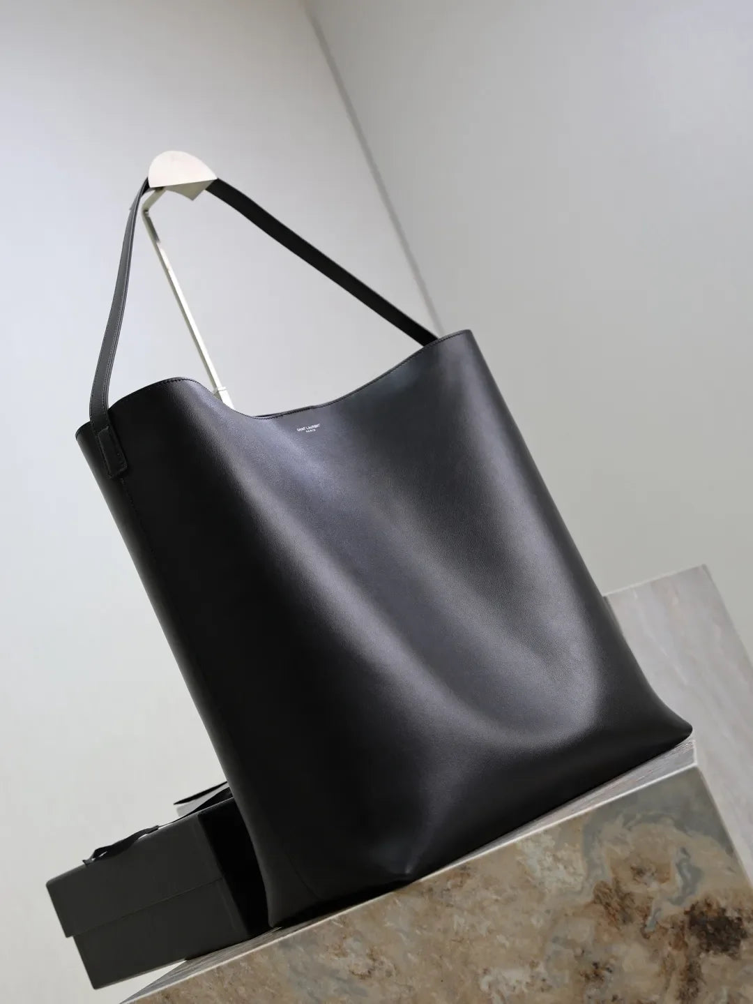 Bold 14.6 in Hobo Bag 819623