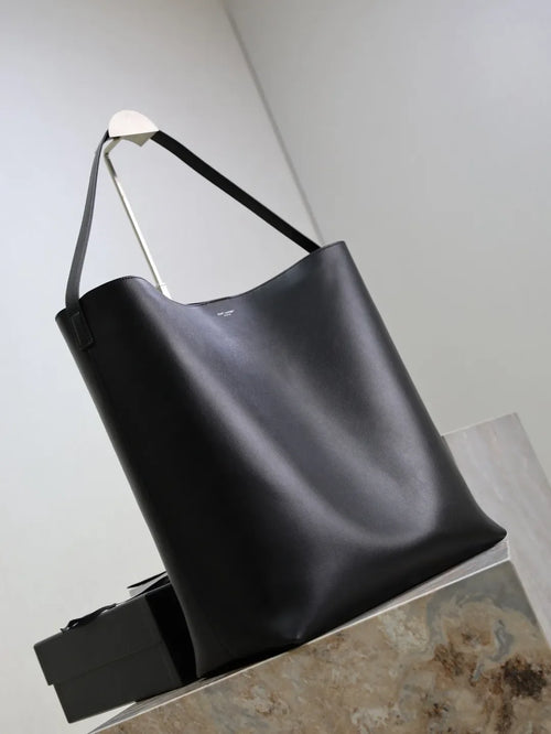 Bold 14.6 in Hobo Bag 819623