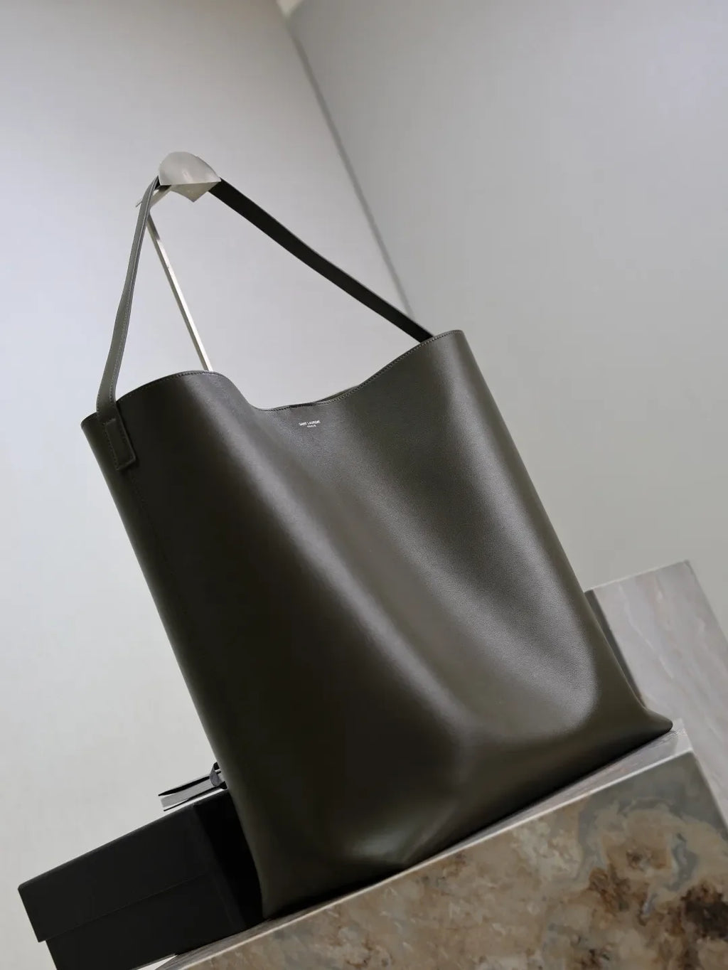 Bold 14.6 in Hobo Bag 819623