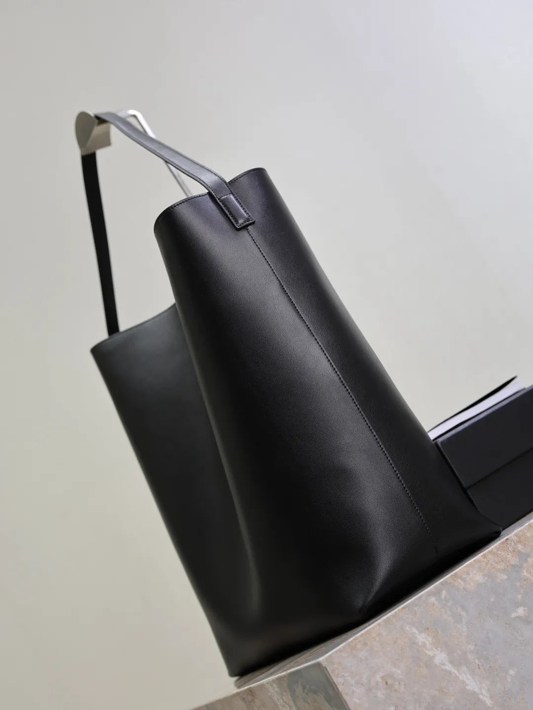 Bold 14.6 in Hobo Bag 819623