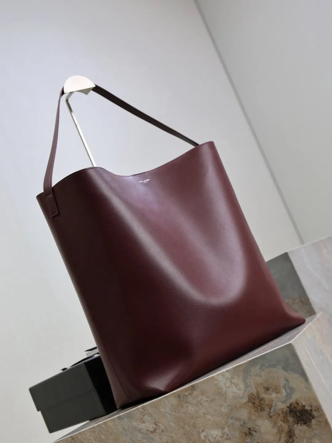 Bold 14.6 in Hobo Bag 819623