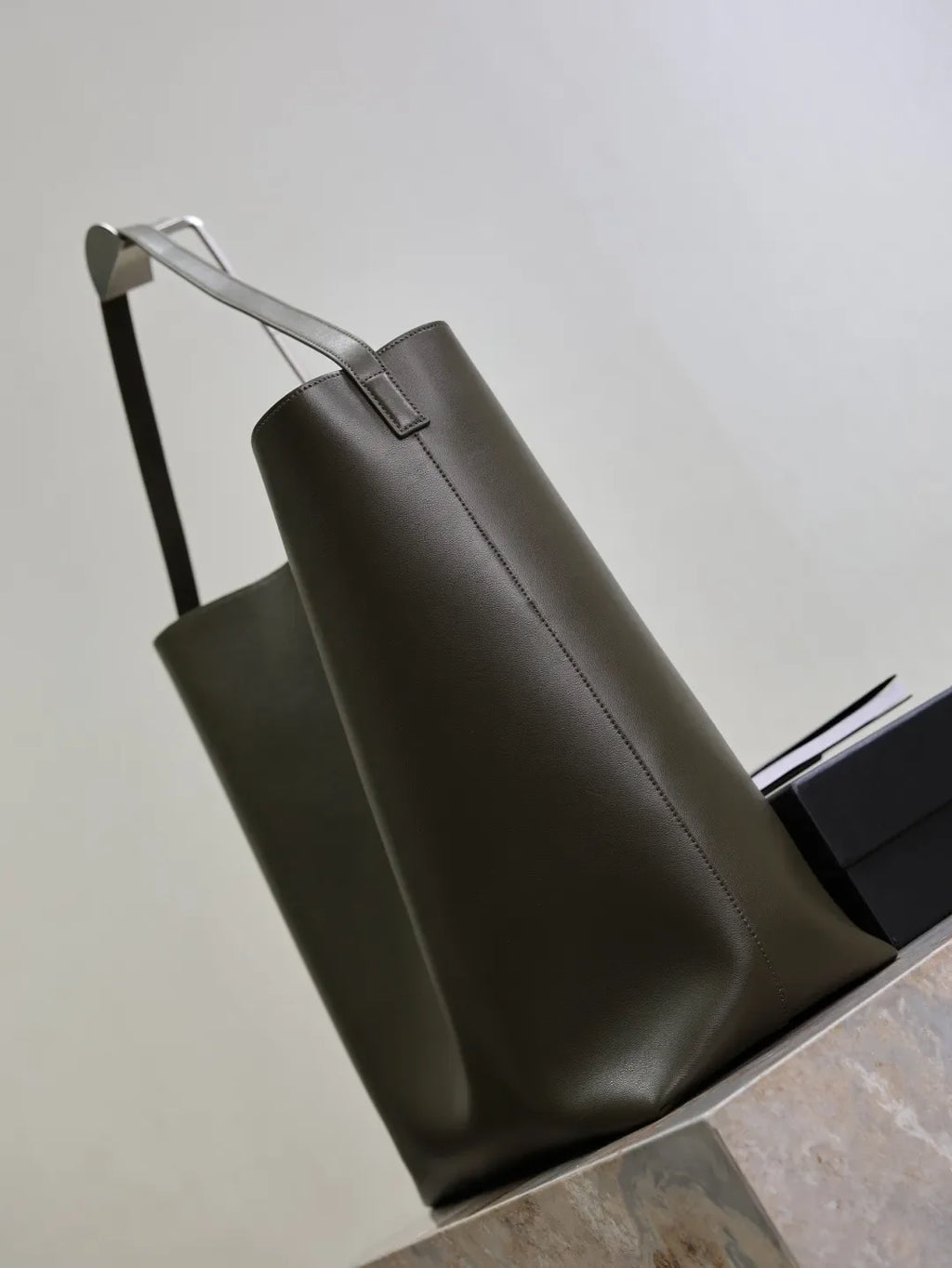 Bold 14.6 in Hobo Bag 819623