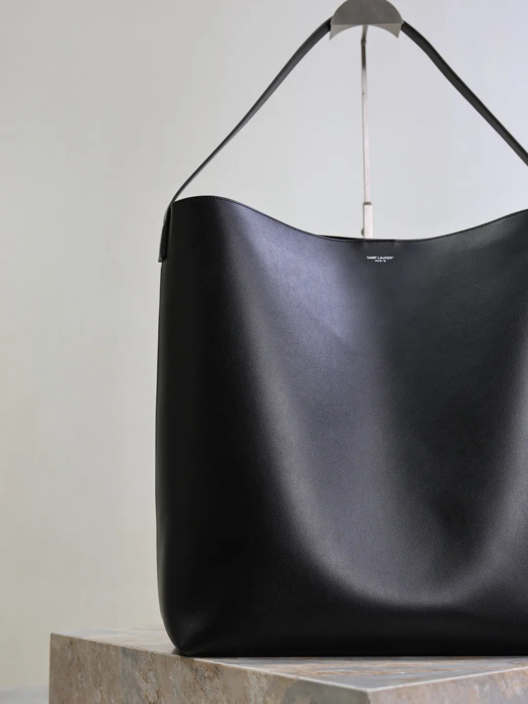 Bold 14.6 in Hobo Bag 819623