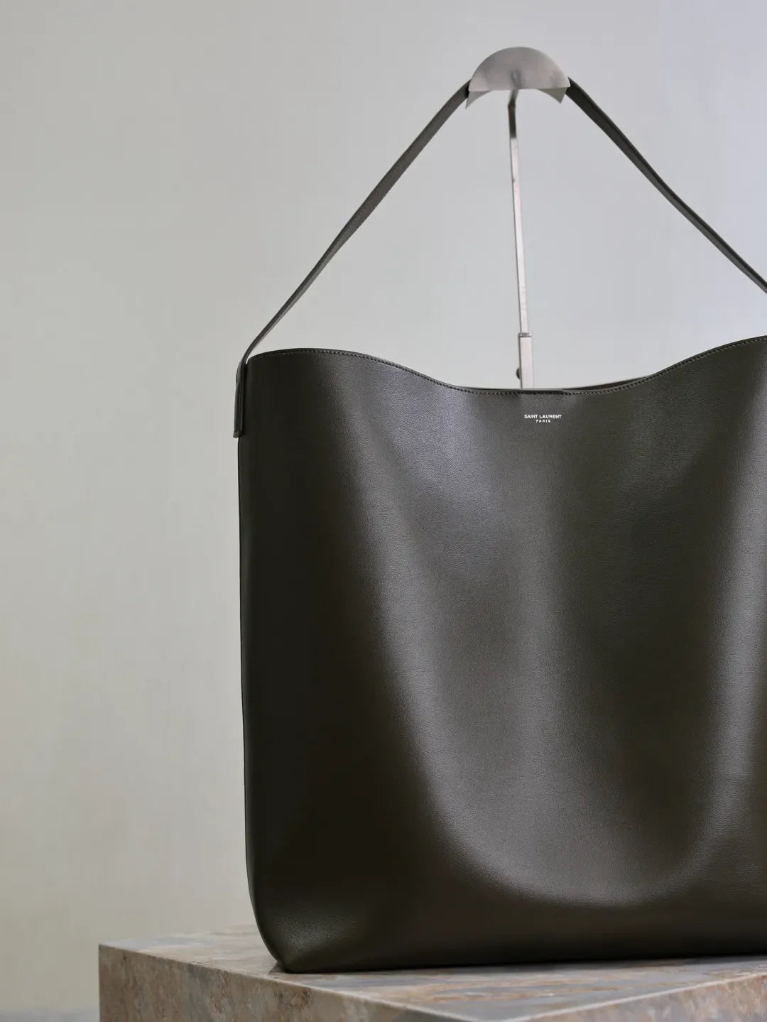 Bold 14.6 in Hobo Bag 819623