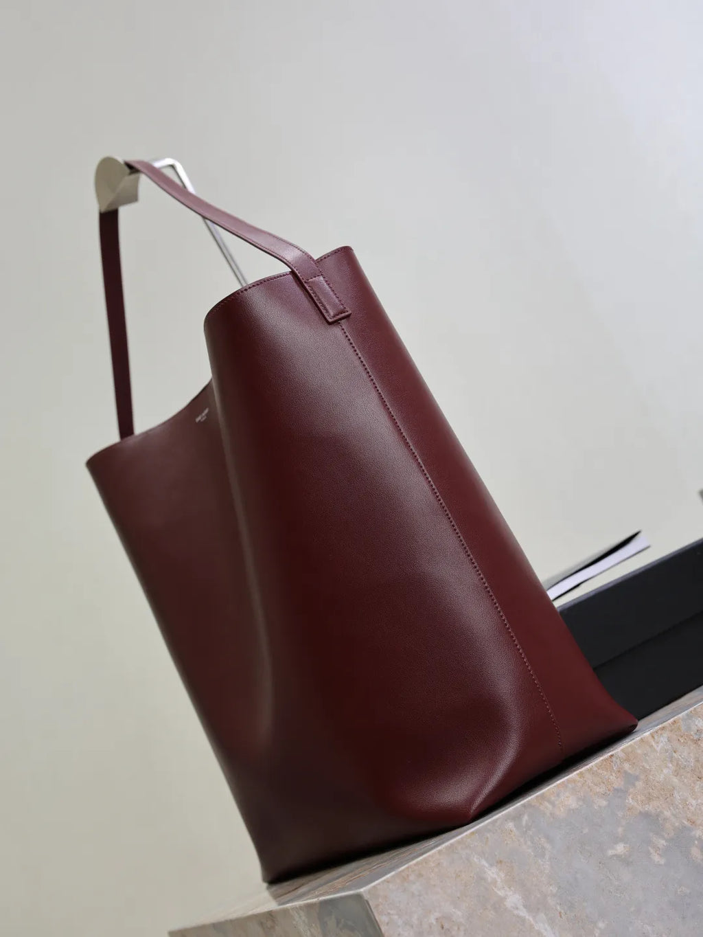 Bold 14.6 in Hobo Bag 819623