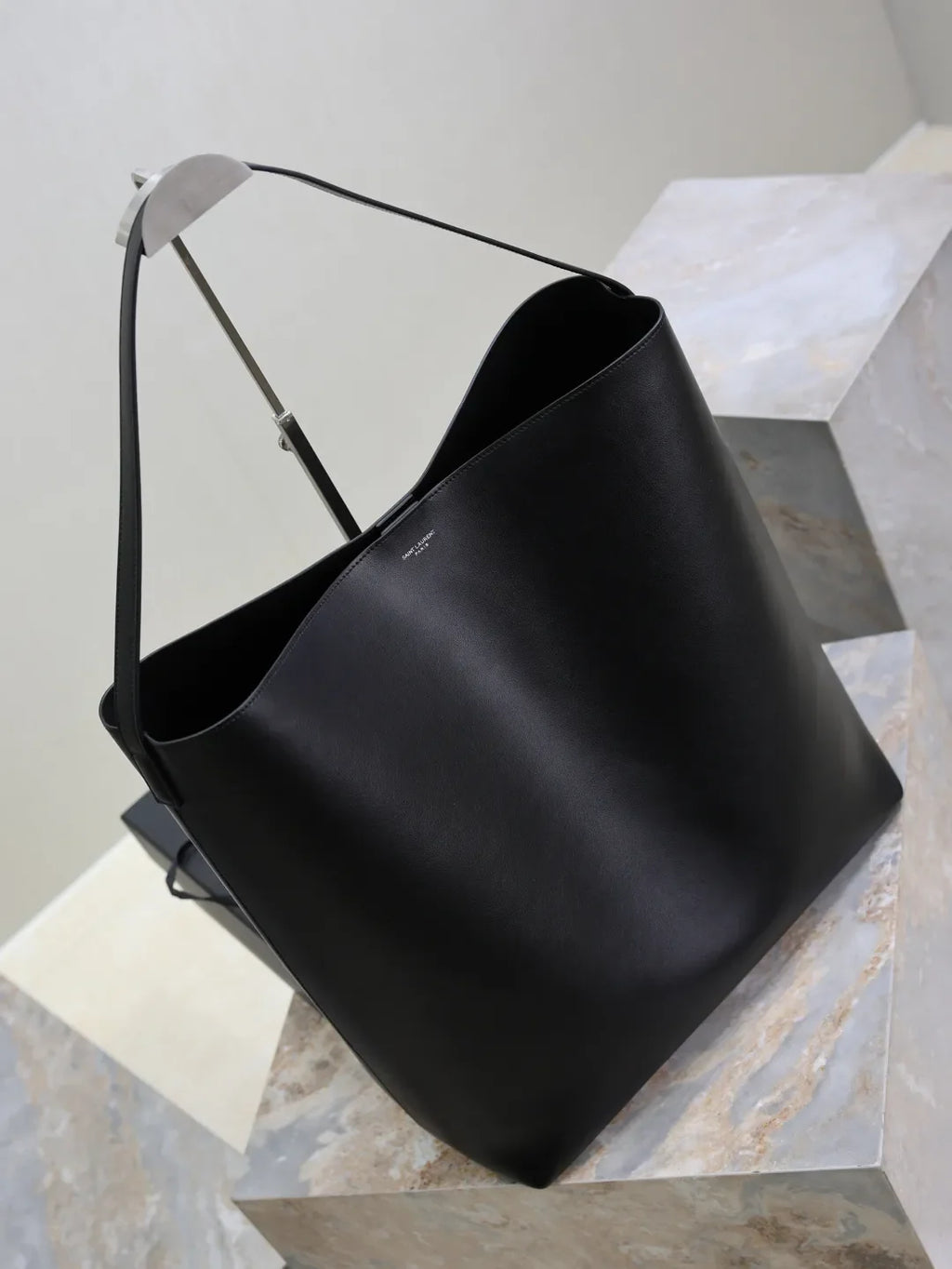 Bold 14.6 in Hobo Bag 819623