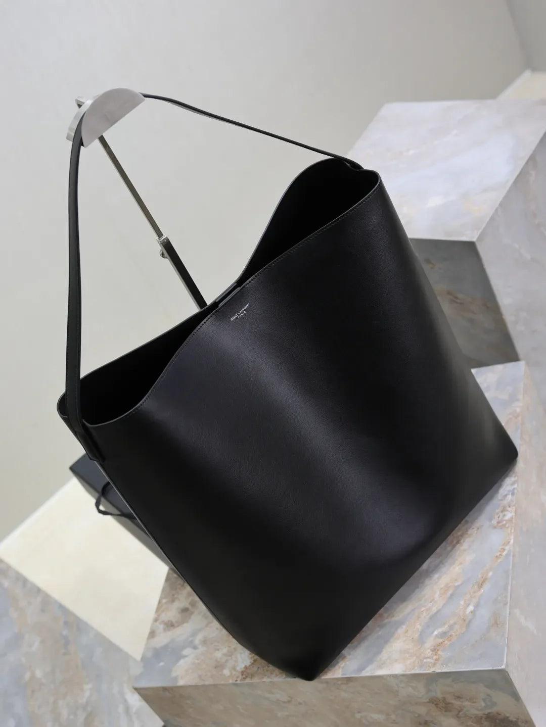 Bold 14.6 in Hobo Bag 819623