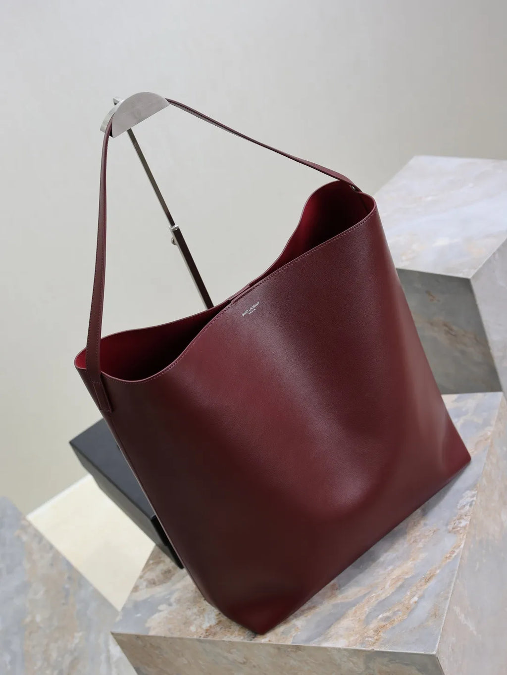 Bold 14.6 in Hobo Bag 819623