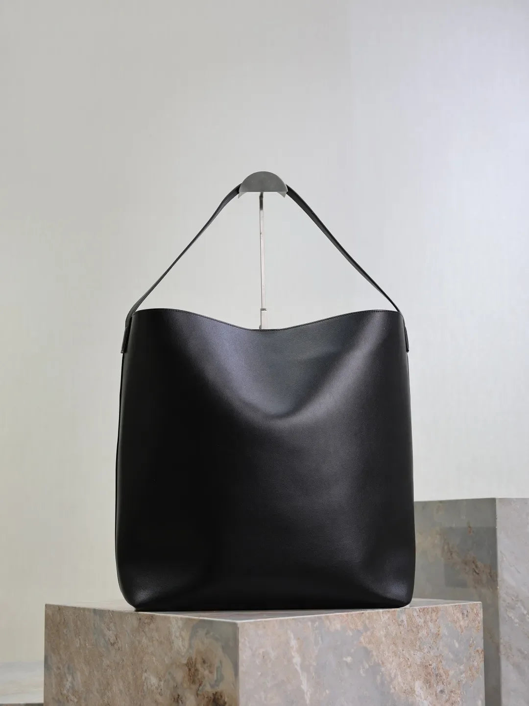 Bold 14.6 in Hobo Bag 819623