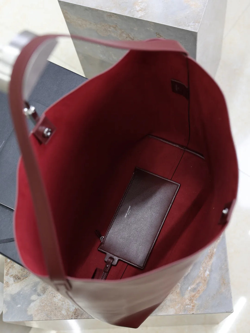 Bold 14.6 in Hobo Bag 819623