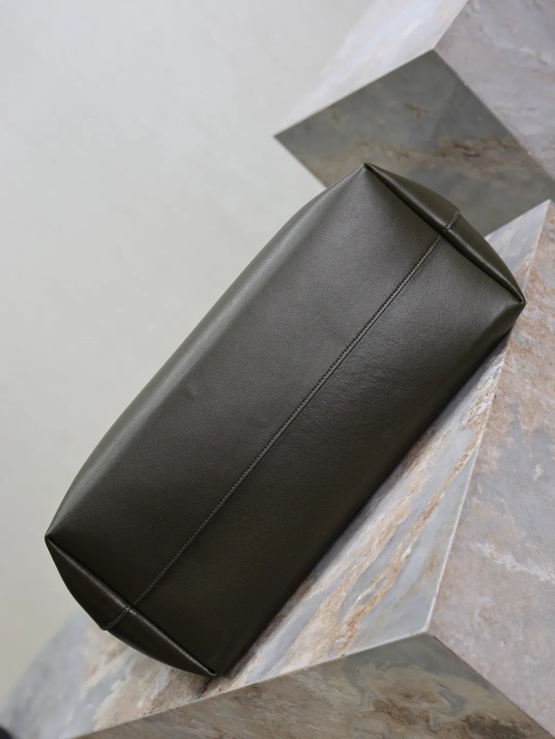 Bold 14.6 in Hobo Bag 819623