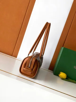 BONBONNIERE Trapezoidal Shoulder Bag Leather 8039