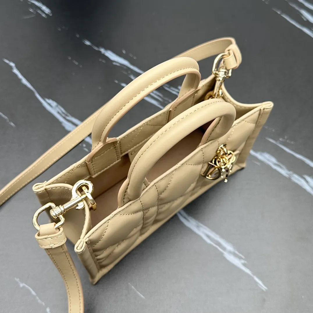 Book Tote 8.5 in Cannage Calfskin Tote Bag 1160
