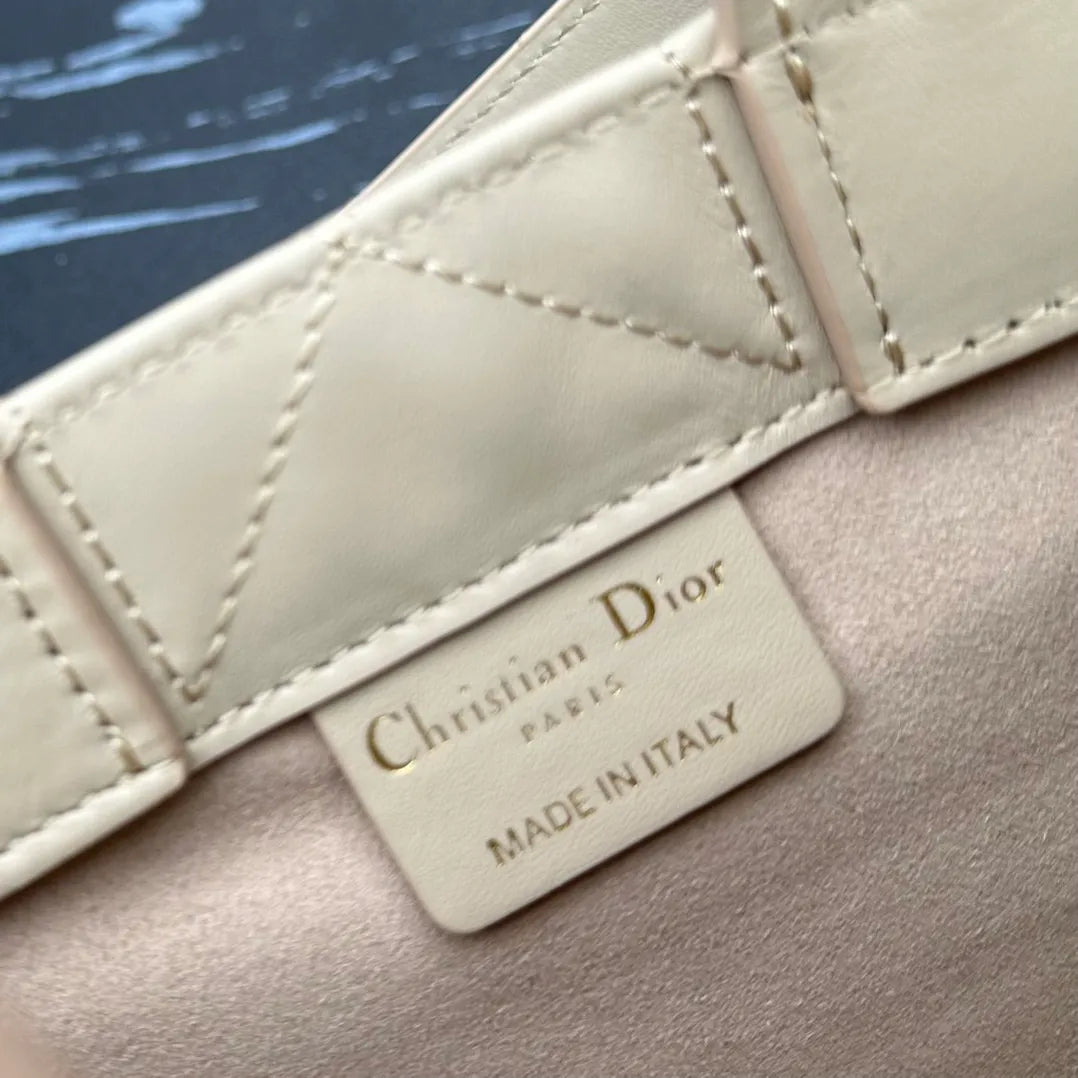 Book Tote 8.5 in Cannage Calfskin Tote Bag 1160