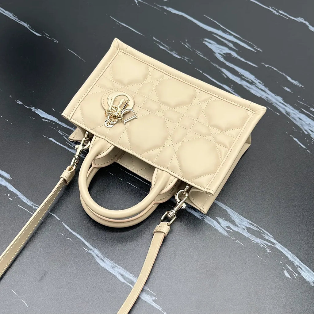 Book Tote 8.5 in Cannage Calfskin Tote Bag 1160