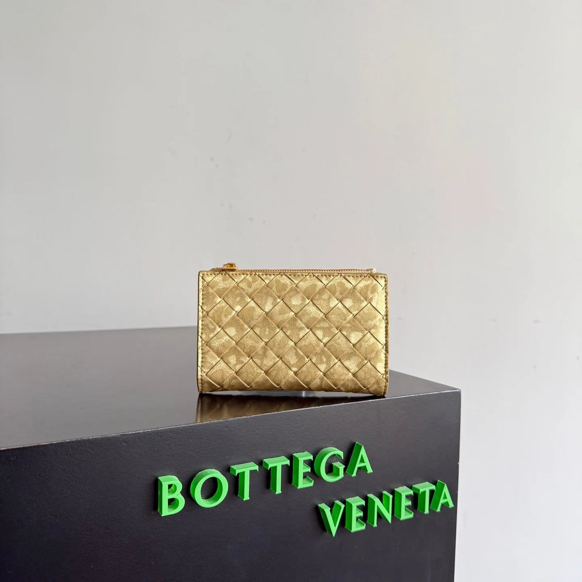 BOTT Women's BOTT V Leather Wallet