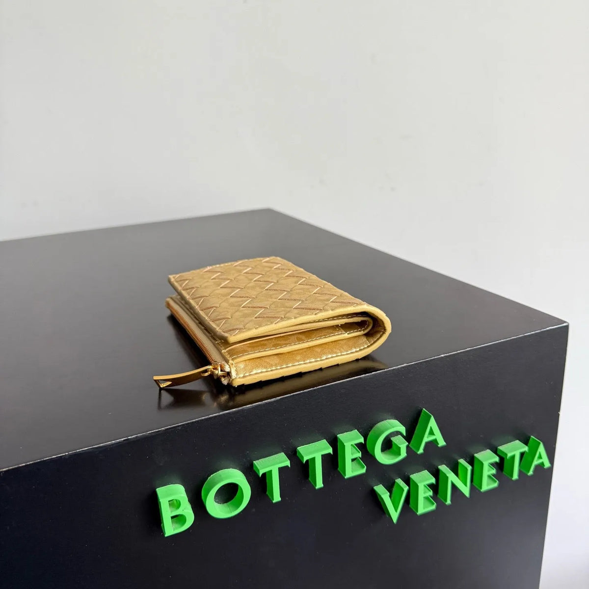BOTT Women's BOTT V Leather Wallet