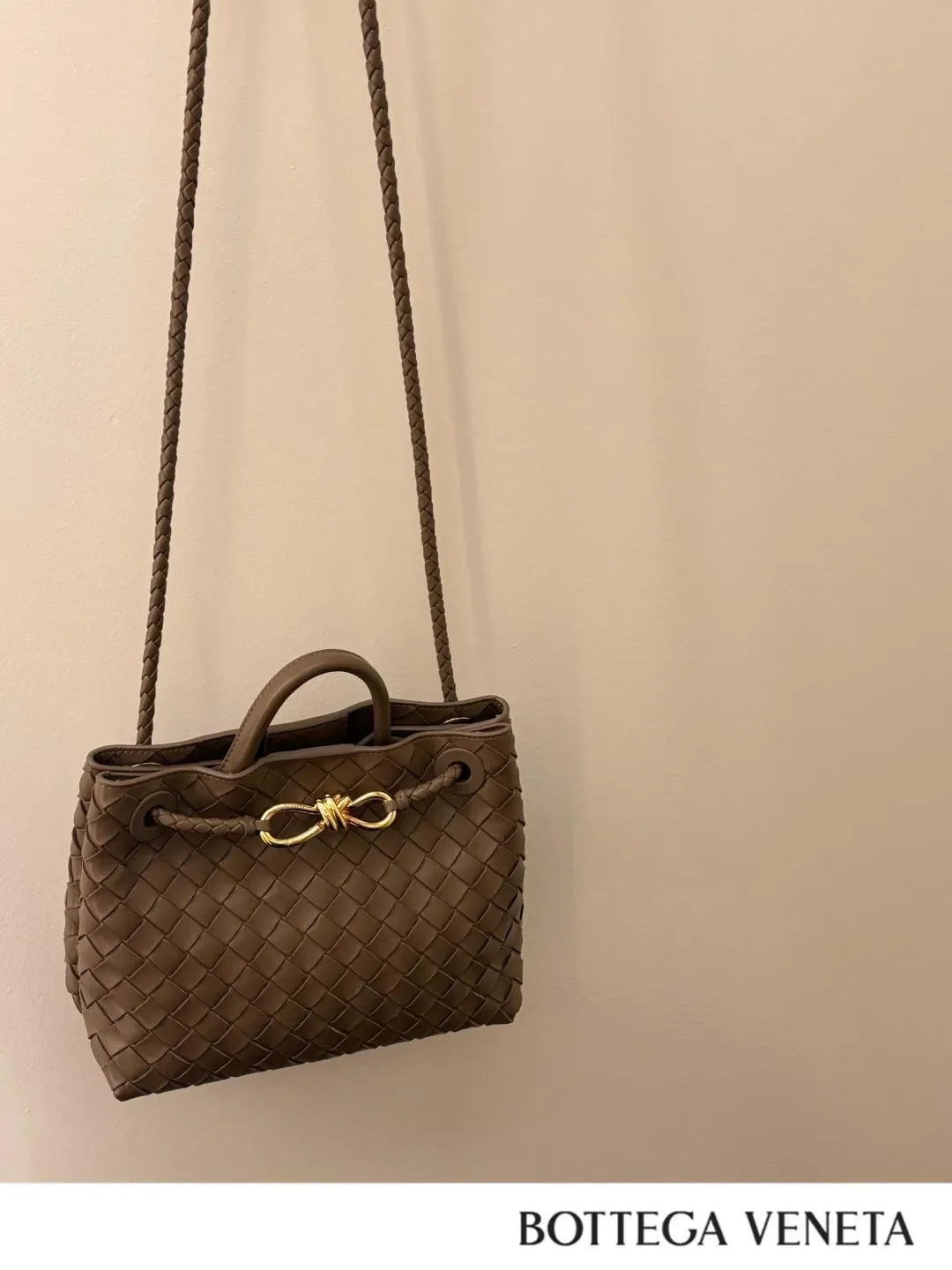 Bottega Veneta Woven Handbag 739107