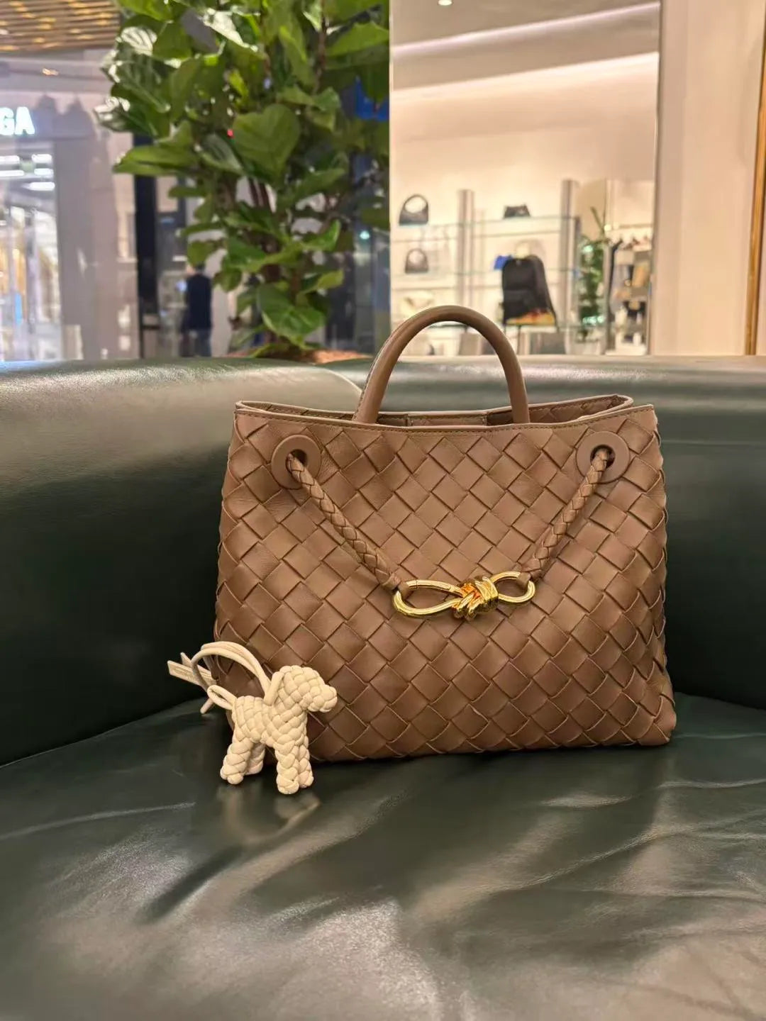 Bottega Veneta Woven Handbag 739107